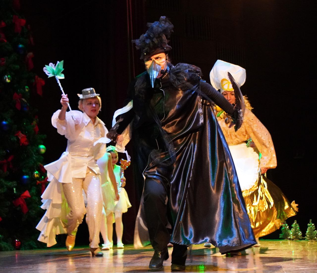 Александр Розбаум: Дорогие друзья!. Сегодня в центре культуры и искусства "Диалог" состоялось новогоднее представление "Ёлка мэра" – 2025 Для каждого ребенка Новый год – праздник чудес и доброты, радости и исполнения желаний Александр Розбаум: Дорогие друзья!. Сегодня в центре культуры и искусства "Диалог" состоялось новогоднее представление "Ёлка мэра" – 2025 Для каждого ребенка Новый год – праздник чудес и доброты, радости и исполнения желаний