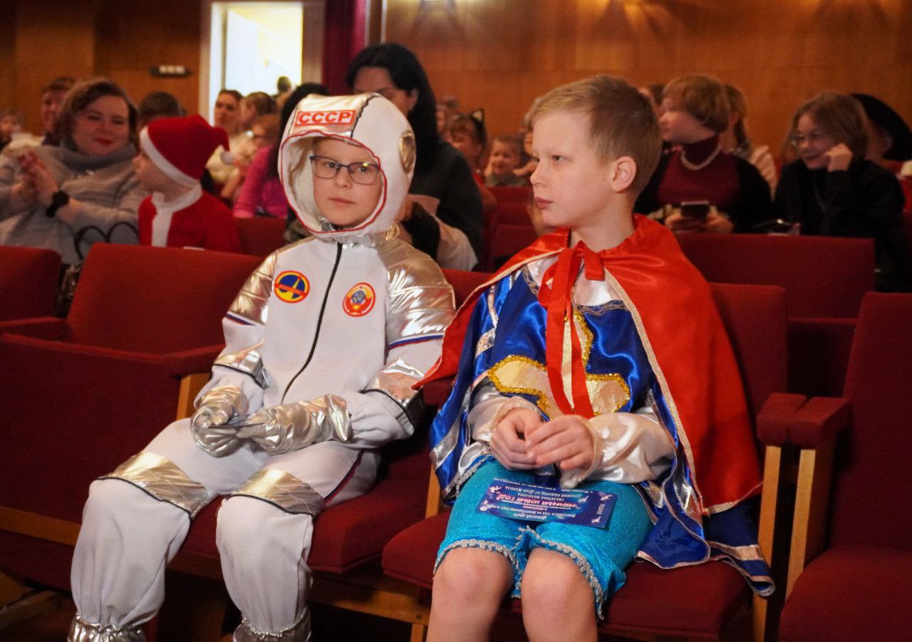 Александр Розбаум: Дорогие друзья!. Сегодня в центре культуры и искусства "Диалог" состоялось новогоднее представление "Ёлка мэра" – 2025 Для каждого ребенка Новый год – праздник чудес и доброты, радости и исполнения желаний Александр Розбаум: Дорогие друзья!. Сегодня в центре культуры и искусства "Диалог" состоялось новогоднее представление "Ёлка мэра" – 2025 Для каждого ребенка Новый год – праздник чудес и доброты, радости и исполнения желаний