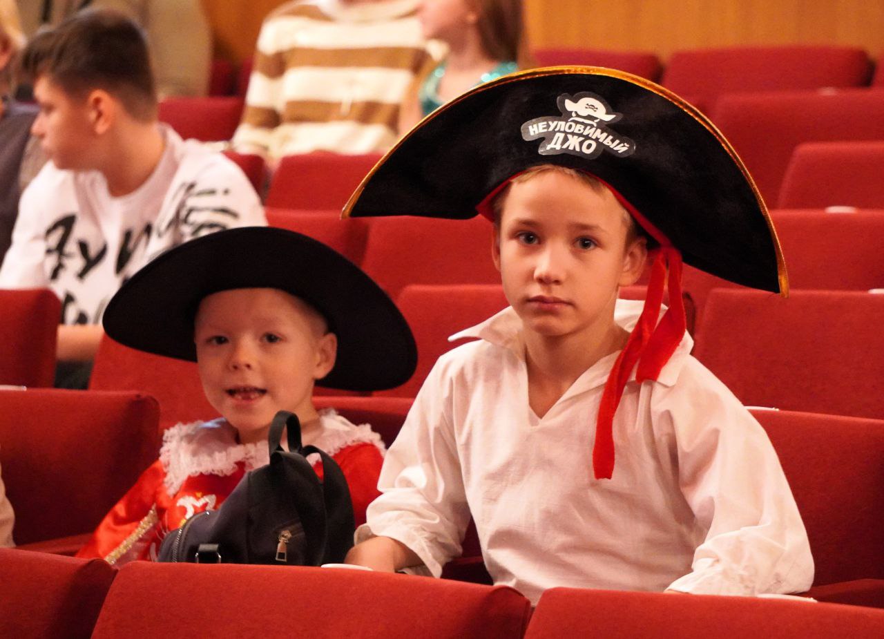 Александр Розбаум: Дорогие друзья!. Сегодня в центре культуры и искусства "Диалог" состоялось новогоднее представление "Ёлка мэра" – 2025 Для каждого ребенка Новый год – праздник чудес и доброты, радости и исполнения желаний Александр Розбаум: Дорогие друзья!. Сегодня в центре культуры и искусства "Диалог" состоялось новогоднее представление "Ёлка мэра" – 2025 Для каждого ребенка Новый год – праздник чудес и доброты, радости и исполнения желаний