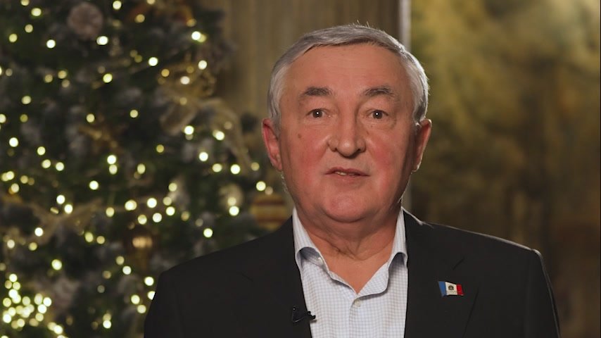 Председатель Новгородской областной Думы Юрий Бобрышев поздравляет новгородцев с Новым 2026 годом