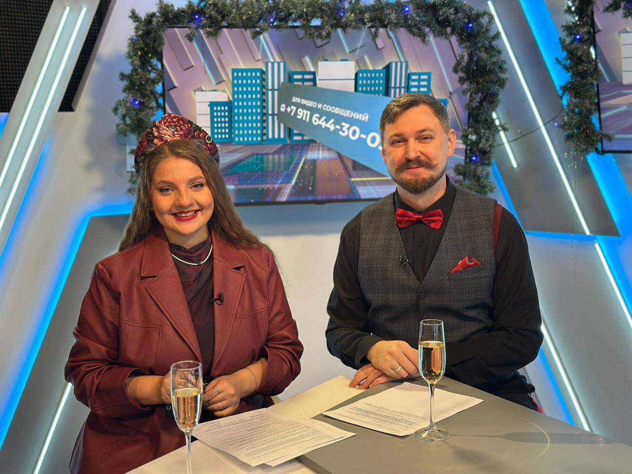 Ведущие «Народного эфира» Анастасия Савельева и Константин Расторопов к новогоднему телемарафону на НТ готовы!