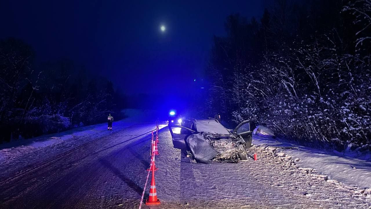 В Боровичском округе в ДТП погиб человек и пострадали ещё шестеро