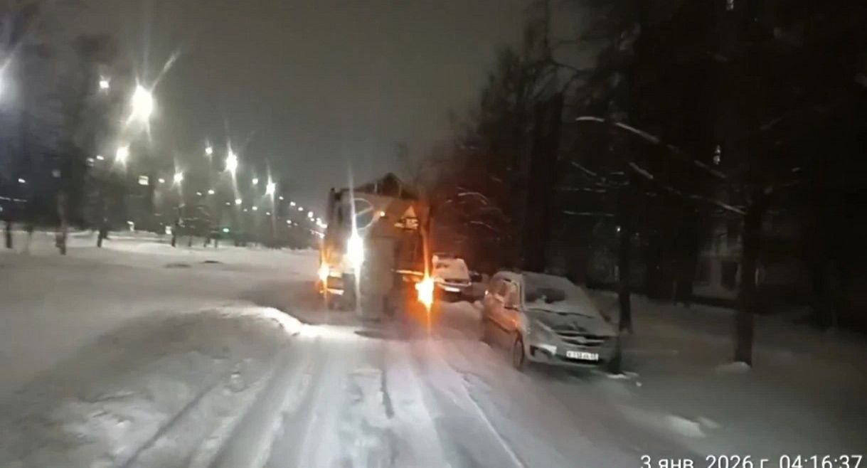 Александр Розбаум: Доброе утро Новгородцы!. Специалисты МКУ "Городское хозяйство", подрядной организации "Солид" и МАУ "Парки Великого Новгорода" в ночное время продолжали работы по уборке города от снега Александр Розбаум: Доброе утро Новгородцы!. Специалисты МКУ "Городское хозяйство", подрядной организации "Солид" и МАУ "Парки Великого Новгорода" в ночное время продолжали работы по уборке города от снега