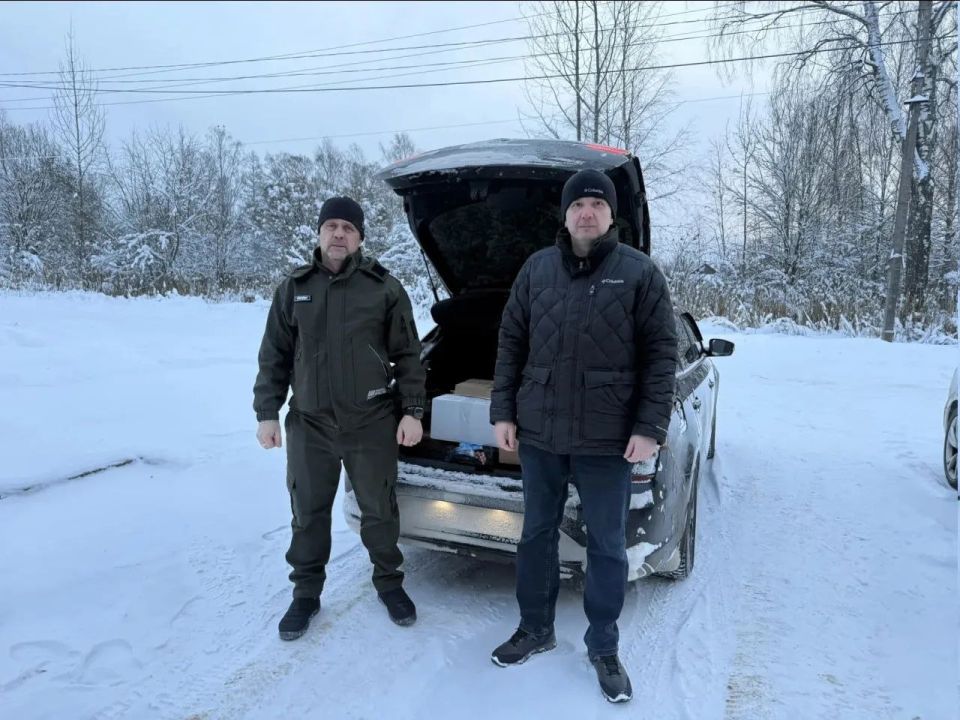 Маловишерцы передали груз гуманитарной помощи родственникам одного из бойцов, находящегося в зоне СВО
