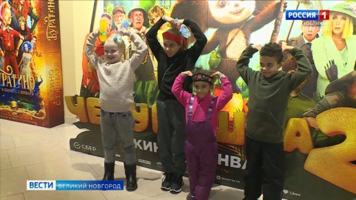 На экраны страны вышло большое семейное кино, созданное при поддержке телеканала Россия, "Чебурашка 2"