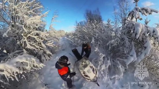 Новгородские сотрудники МЧС помогают с ликвидацией последствий непогоды