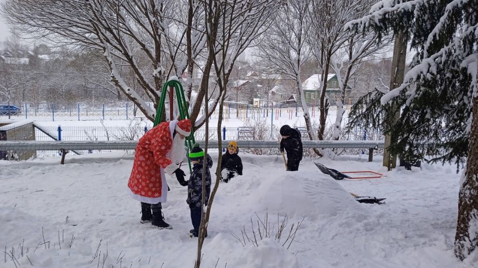 Новгородские волонтёры активно участвуют во всероссийской акции «Новый год в каждый дом»