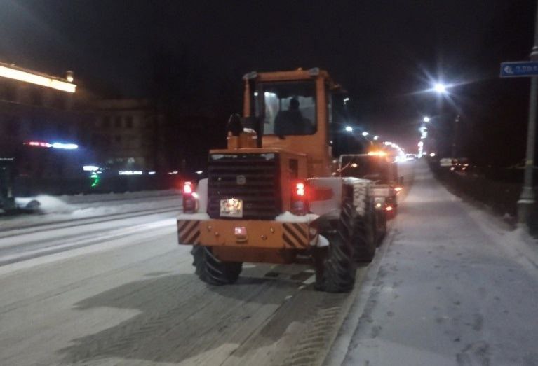 Александр Розбаум: Доброе утро Новгородцы!. Специалисты МКУ "Городское хозяйство", подрядной организации "Солид" и МАУ "Парки Великого Новгорода" в ночное время продолжали работы по уборке города от снега Александр Розбаум: Доброе утро Новгородцы!. Специалисты МКУ "Городское хозяйство", подрядной организации "Солид" и МАУ "Парки Великого Новгорода" в ночное время продолжали работы по уборке города от снега