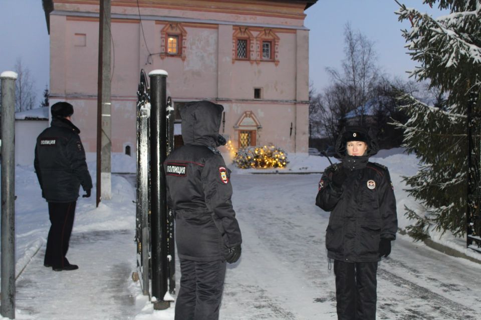 Новгородские полицейские обеспечили охрану порядка и общественную безопасность в новогоднюю ночь