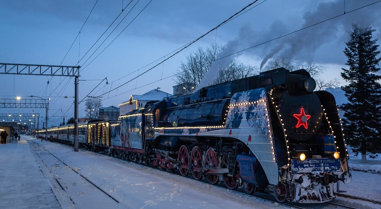 Завтра на железнодорожный вокзал Великого Новгорода прибудет поезд Деда Мороза
