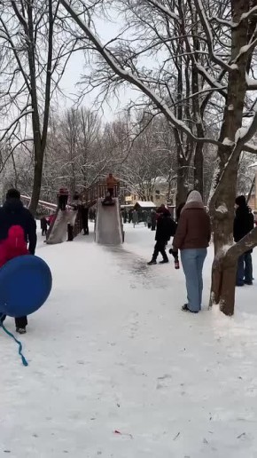 Прокуратура Новгородской области по поручению прокурора области Сергея Швецова проверит нормативное состояние оборудования детской горки на территории Кремлевского парка в Великом Новгороде