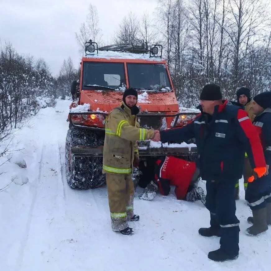 Энергетики и спасатели продолжают аварийно-восстановительные работы в Новгородской области Энергетики и спасатели продолжают аварийно-восстановительные работы в Новгородской области