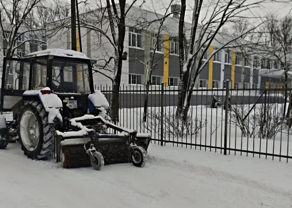 Александр Розбаум: Уважаемые Новгородцы!. Работаем, убираем, готовим наш город к рабочей учебной неделе Проехал по городу, проверил ход работ по очистке от снега подъездных путей к нашим школам и детским садам Наша задача —... Александр Розбаум: Уважаемые Новгородцы!. Работаем, убираем, готовим наш город к рабочей учебной неделе Проехал по городу, проверил ход работ по очистке от снега подъездных путей к нашим школам и детским садам Наша задача —...