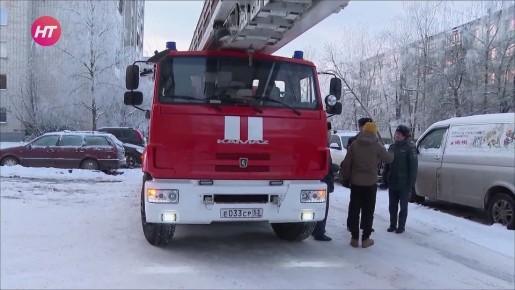 Хаотичная парковка во дворах Великого Новгорода затрудняет проезд спецтехники