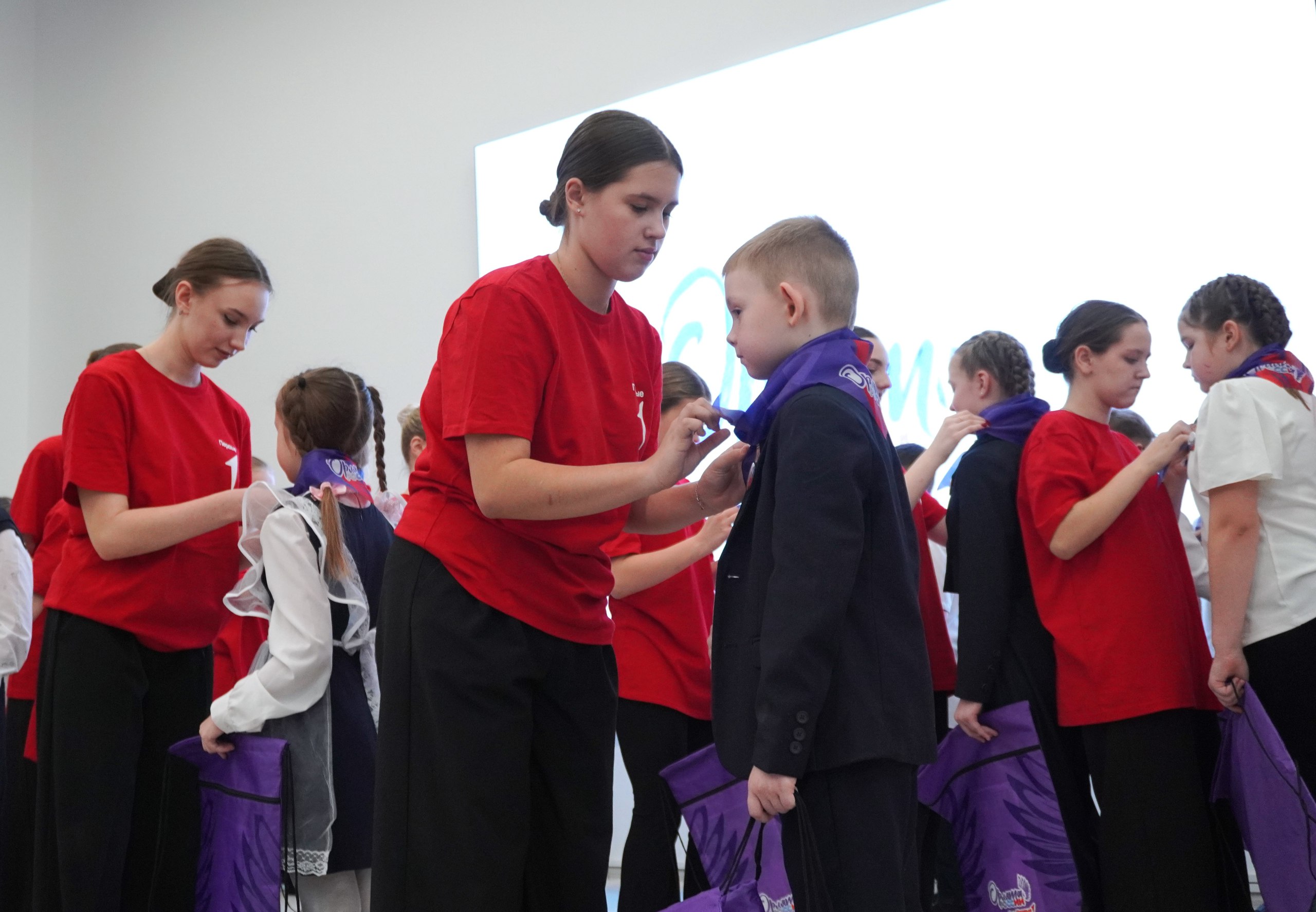 В обновлённой школе №33 прошла торжественная церемония посвящения в «Орлята России» В обновлённой школе №33 прошла торжественная церемония посвящения в «Орлята России»