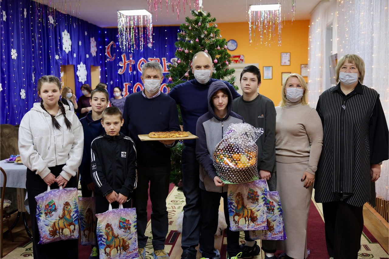 Новгородские депутаты навести ребят из детского социального приюта «Надежда»