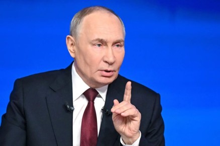 Путин возложил особые обязательства по социальным выплатам для семей военных