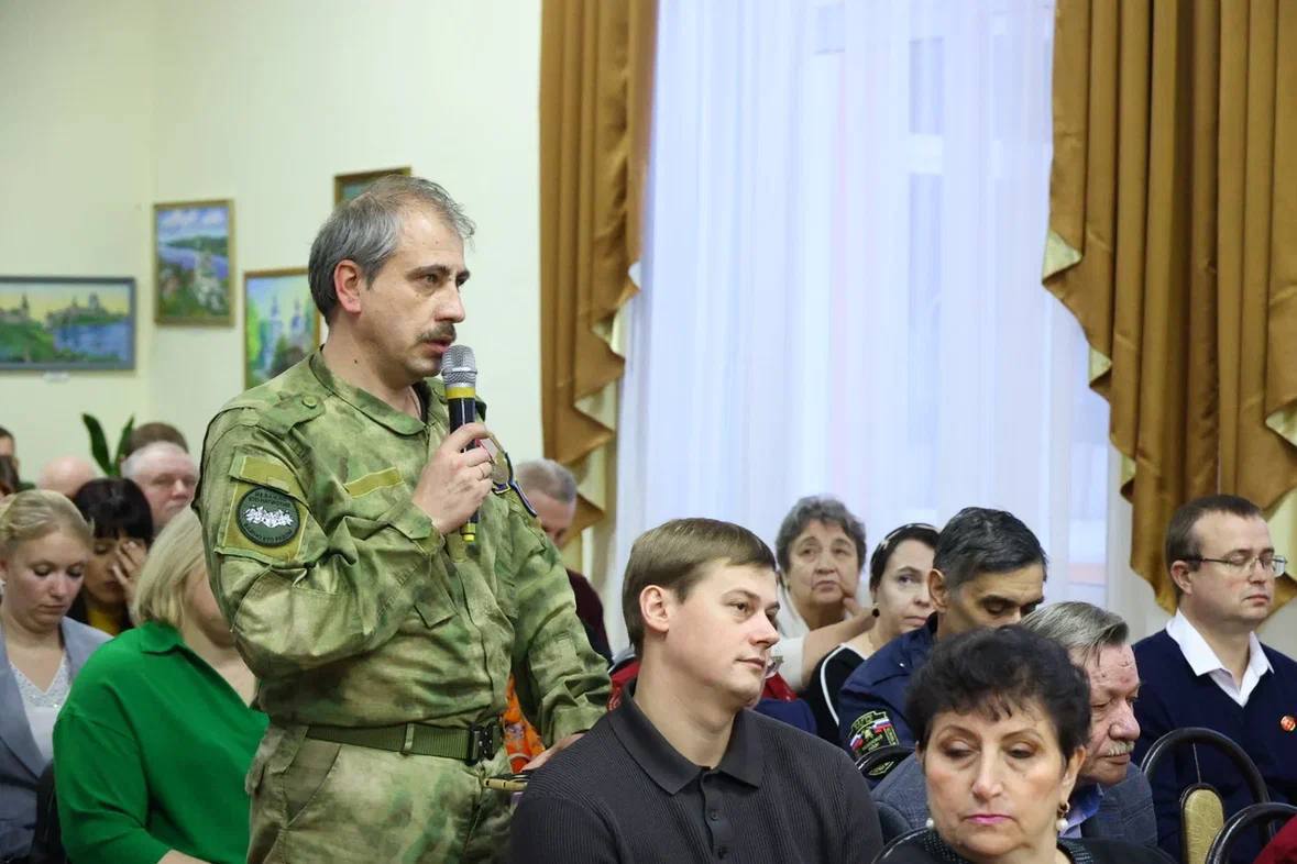 Губернатор Александр Дронов во время рабочей поездки провел встречу с жителями Мошенского округа Губернатор Александр Дронов во время рабочей поездки провел встречу с жителями Мошенского округа