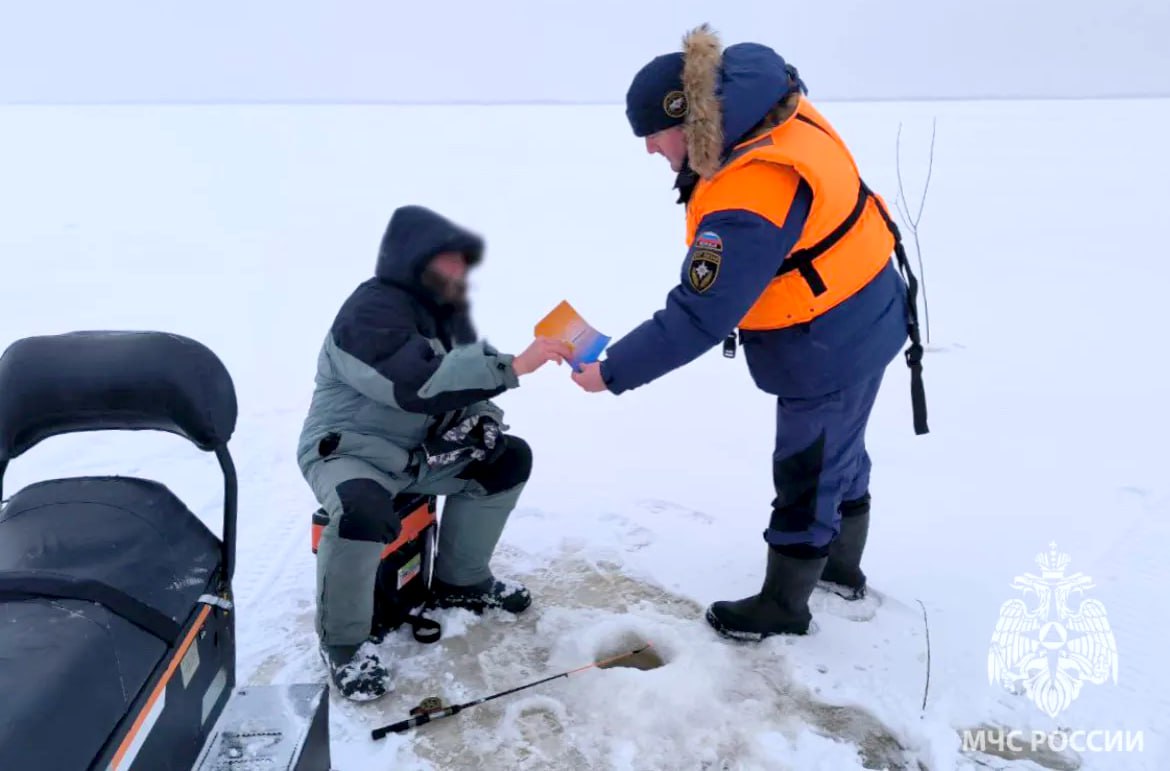 Новгородское МЧС рассказало, в каких местах на берегах Ильменя разрешён выход на лёд