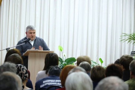 Губернатор Александр Дронов во время рабочей поездки провел встречу с жителями Мошенского округа