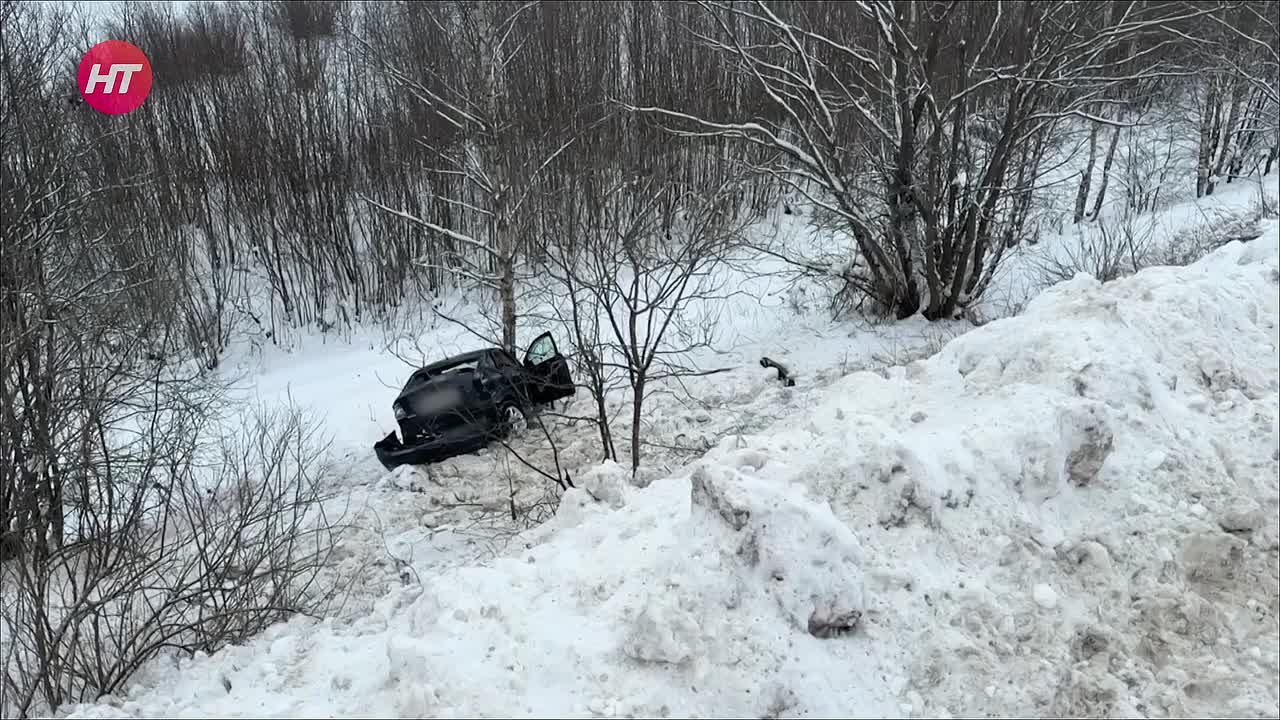 Сегодня вечером, 22 января, автомобиль вылетел с подъема на Колмовский мост
