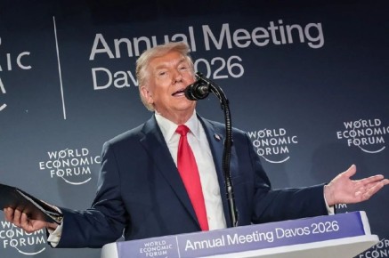 Объявил себя диктатором. Трамп угрожал Европе, чтобы ему дали Гренландию