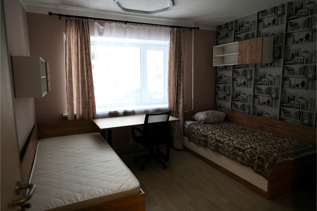 В преддверии Дня российского студенчества председатель Новгородской областной Думы Юрий Бобрышев посетил торгово-технологический техникум В преддверии Дня российского студенчества председатель Новгородской областной Думы Юрий Бобрышев посетил торгово-технологический техникум