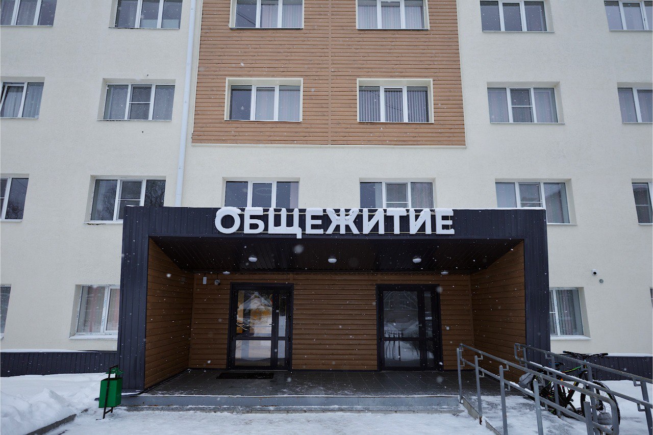 В преддверии Дня российского студенчества председатель Новгородской областной Думы Юрий Бобрышев посетил торгово-технологический техникум В преддверии Дня российского студенчества председатель Новгородской областной Думы Юрий Бобрышев посетил торгово-технологический техникум