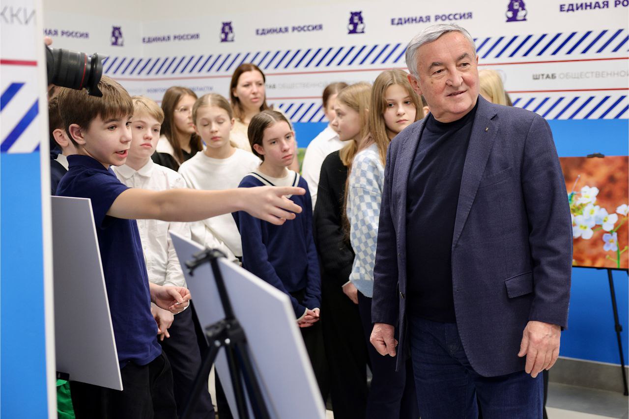 Первая в этом году выставка фоторабот депутата Анатолия Федотова открылась в Штабе общественной поддержки "Единой России" Первая в этом году выставка фоторабот депутата Анатолия Федотова открылась в Штабе общественной поддержки "Единой России"