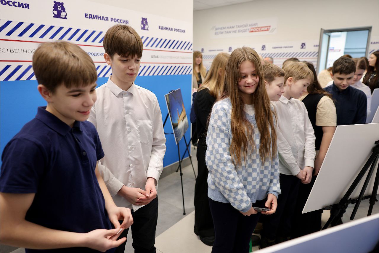 Первая в этом году выставка фоторабот депутата Анатолия Федотова открылась в Штабе общественной поддержки "Единой России" Первая в этом году выставка фоторабот депутата Анатолия Федотова открылась в Штабе общественной поддержки "Единой России"