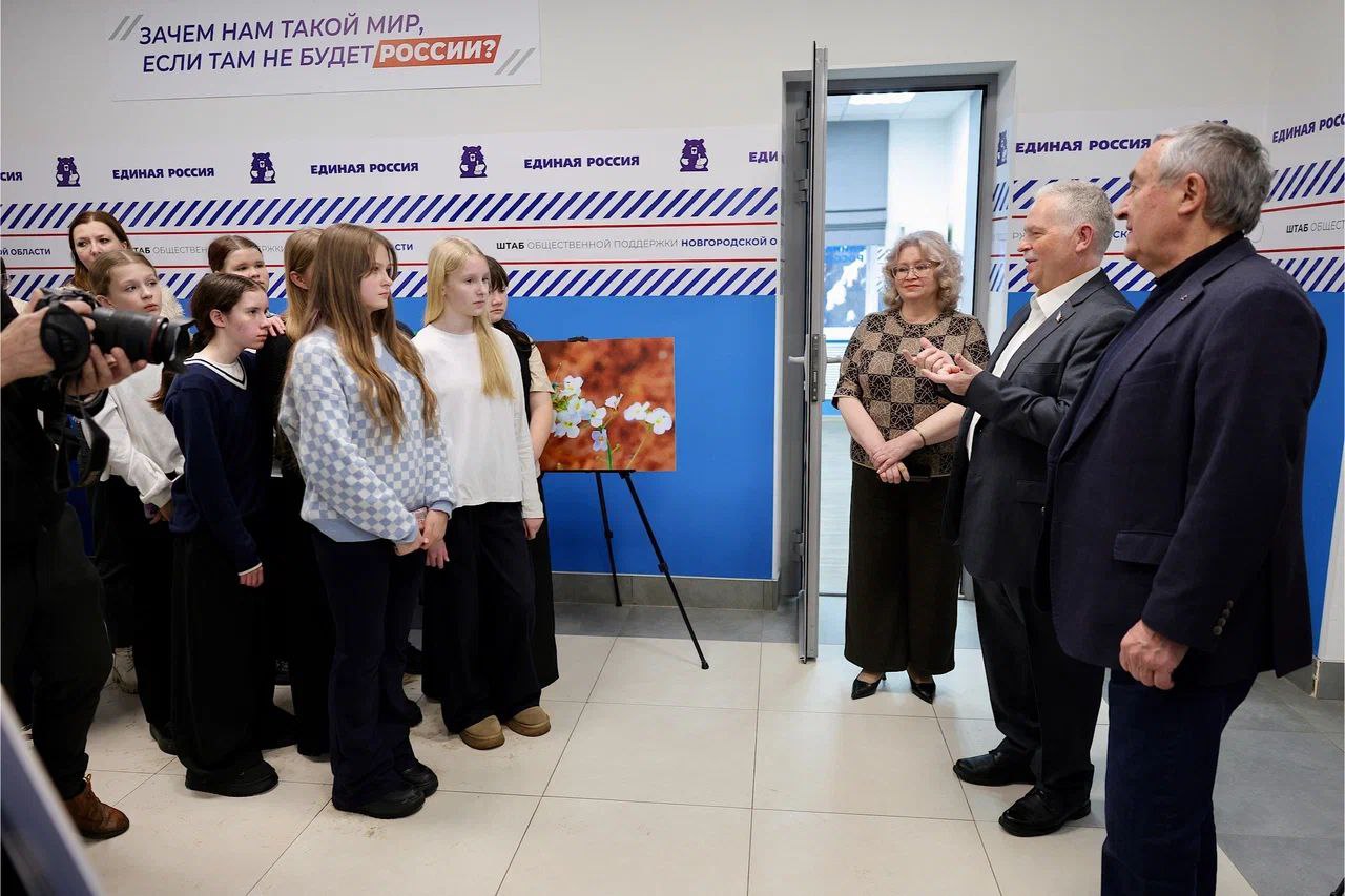 Первая в этом году выставка фоторабот депутата Анатолия Федотова открылась в Штабе общественной поддержки "Единой России"