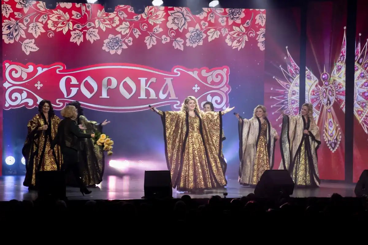 Новгородский ансамбль «Сорока» представил новую песню «А зори здесь тихие» Новгородский ансамбль «Сорока» представил новую песню «А зори здесь тихие»