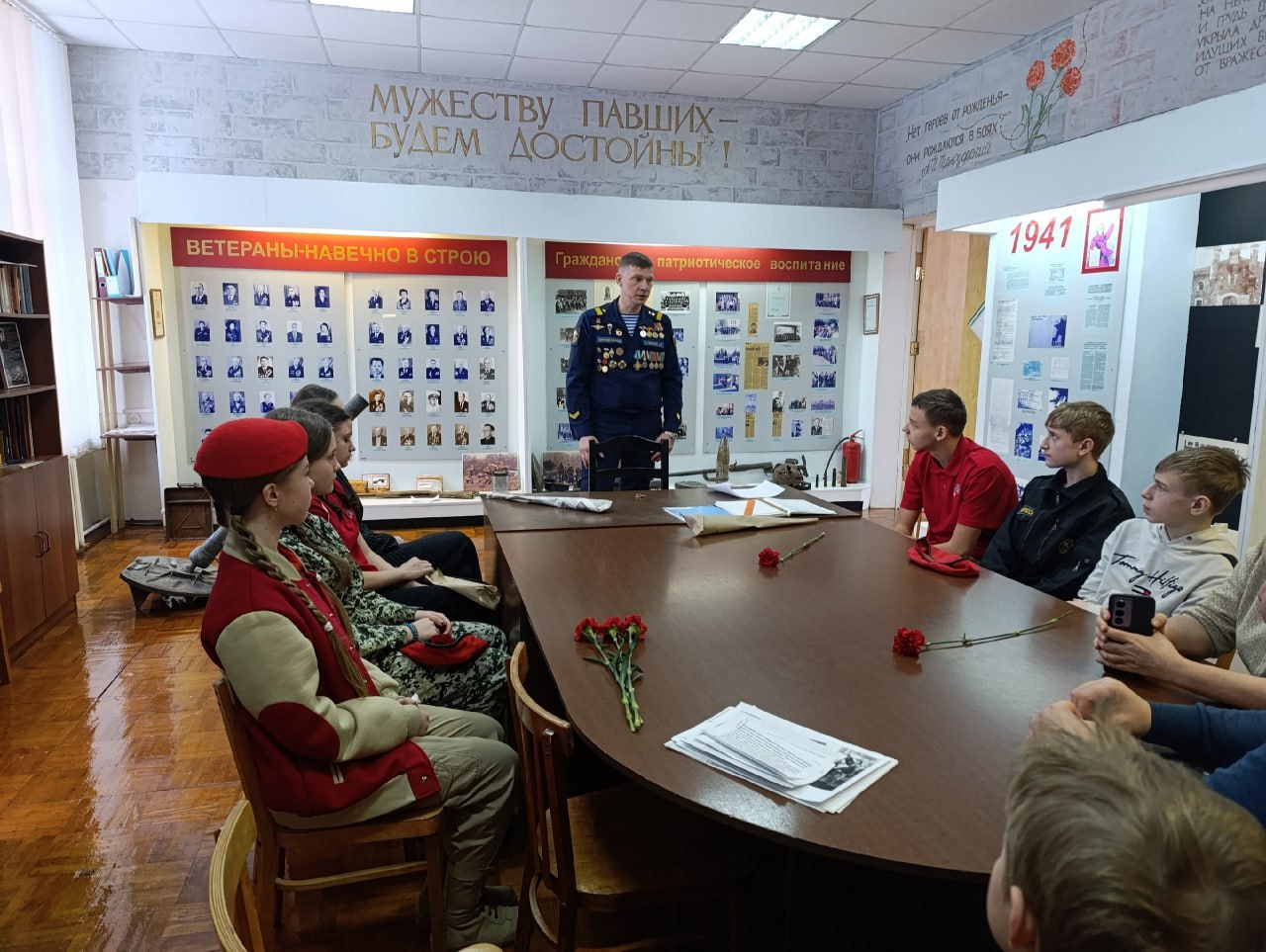 Новгородские юнармейцы приняли участие в «Классной встрече», посвящённой Дню памяти Леонида Голикова