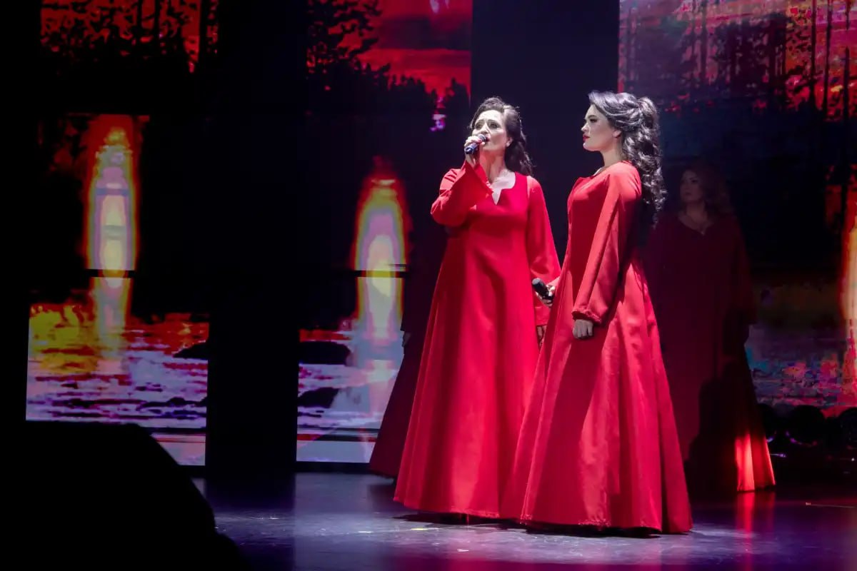 Новгородский ансамбль «Сорока» представил новую песню «А зори здесь тихие» Новгородский ансамбль «Сорока» представил новую песню «А зори здесь тихие»