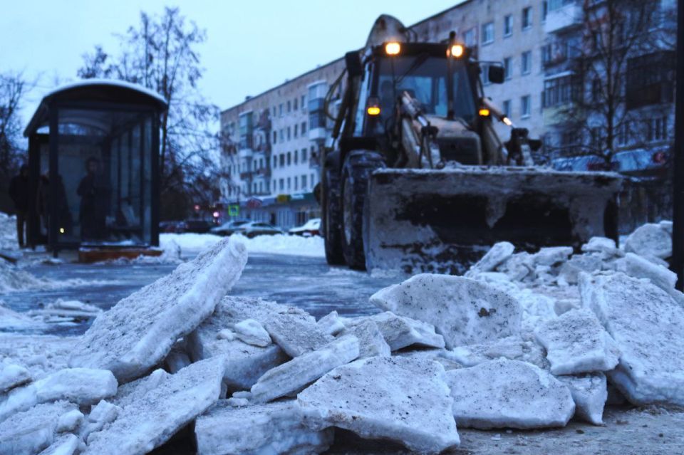 Александр Розбаум: Уважаемые Новгородцы!. Работы по уборке города продолжаем в круглосуточном режиме Сегодня утром вместе с представителями МКУ «Городское хозяйство» и подрядной организации «Солид» проверил как ведутся...