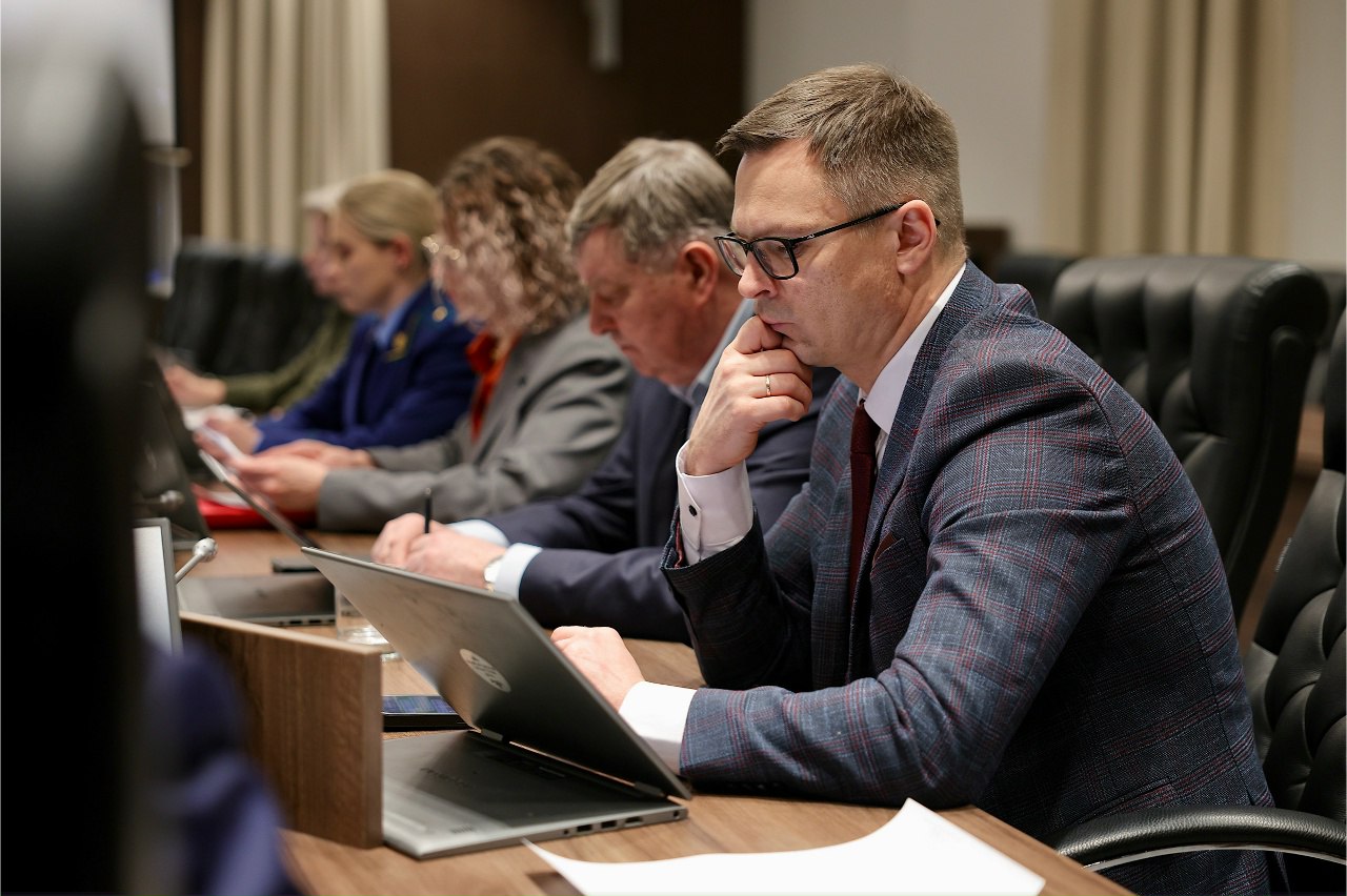 Члены профильного комитета единогласно поддержали проект областного закона «О Стратегии социально-экономического развития Новгородской области до 2031 года» Члены профильного комитета единогласно поддержали проект областного закона «О Стратегии социально-экономического развития Новгородской области до 2031 года»