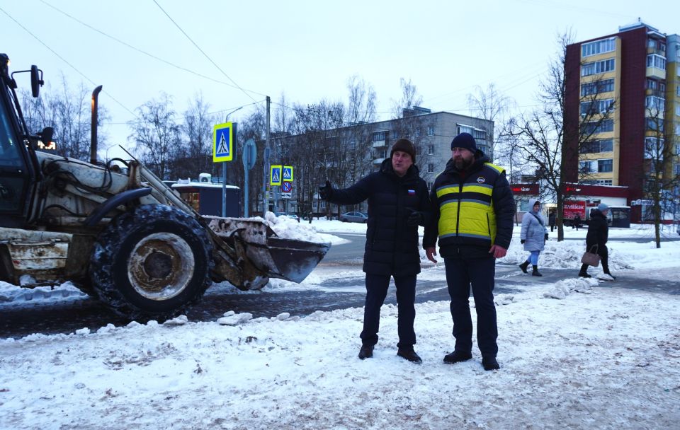 Мэр Великого Новгорода проверил как проходит процесс уборки городских территорий