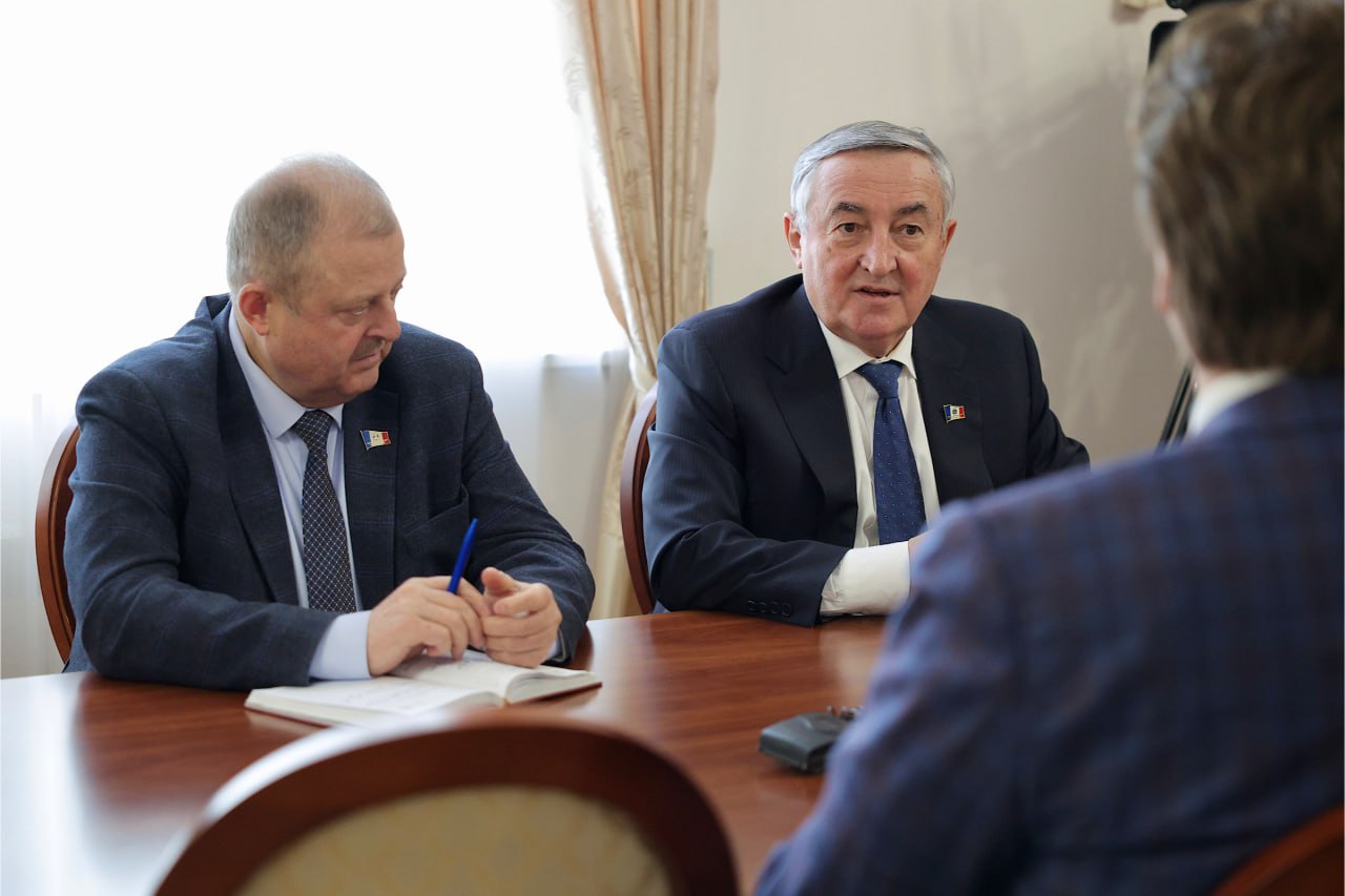 Депутат Госдумы, олимпийская чемпионка Светлана Журова встретилась с председателем областной Думы Юрием Бобрышевым Депутат Госдумы, олимпийская чемпионка Светлана Журова встретилась с председателем областной Думы Юрием Бобрышевым