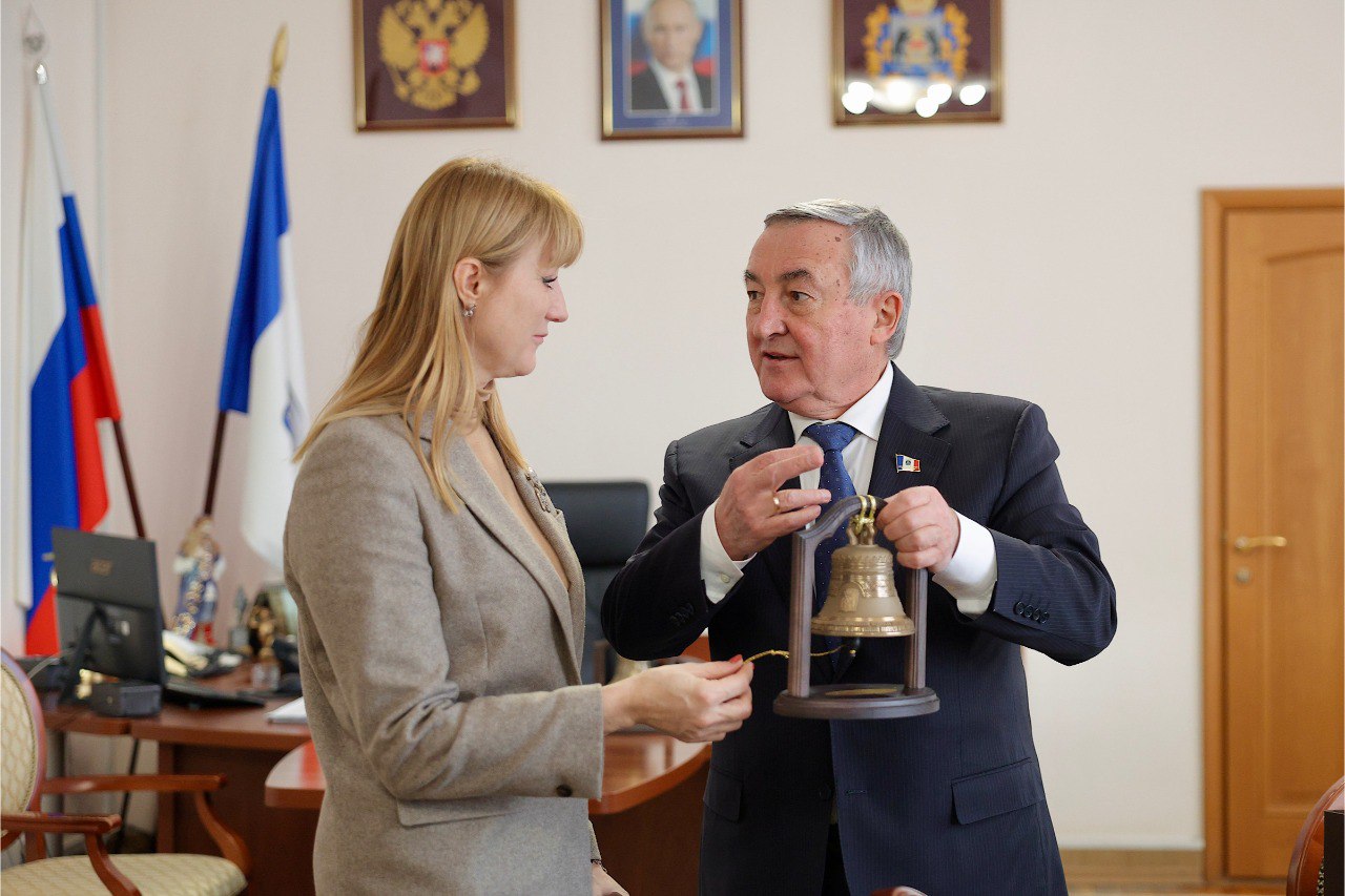 Председатель Новгородской областной Думы Юрий Бобрышев и депутат Государственной Думы Светлана Журова обсудили реализацию перспективных для региона проектов