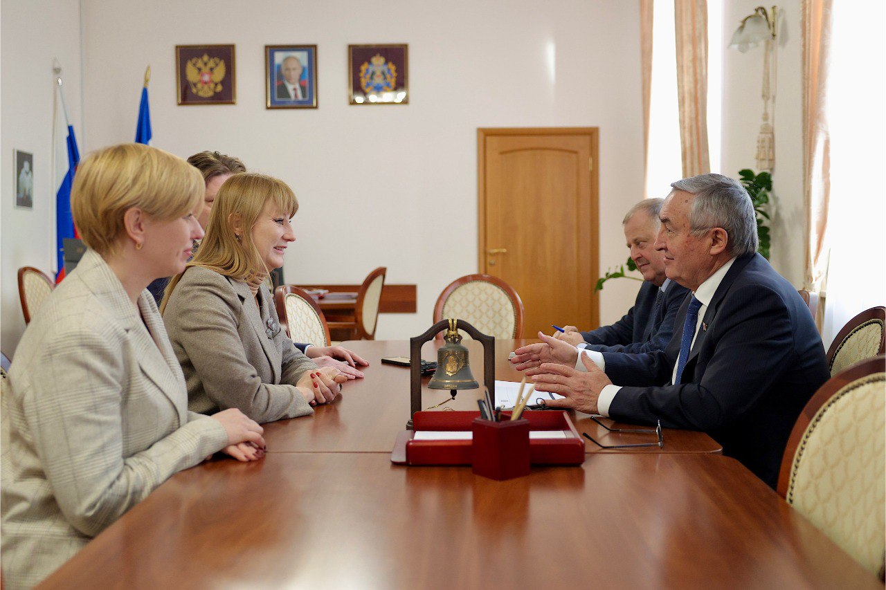 Председатель Новгородской областной Думы Юрий Бобрышев и депутат Государственной Думы Светлана Журова обсудили реализацию перспективных для региона проектов Председатель Новгородской областной Думы Юрий Бобрышев и депутат Государственной Думы Светлана Журова обсудили реализацию перспективных для региона проектов