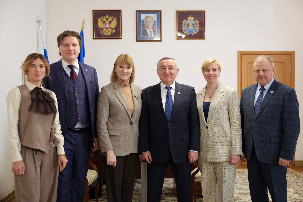 Председатель Новгородской областной Думы Юрий Бобрышев и депутат Государственной Думы Светлана Журова обсудили реализацию перспективных для региона проектов Председатель Новгородской областной Думы Юрий Бобрышев и депутат Государственной Думы Светлана Журова обсудили реализацию перспективных для региона проектов