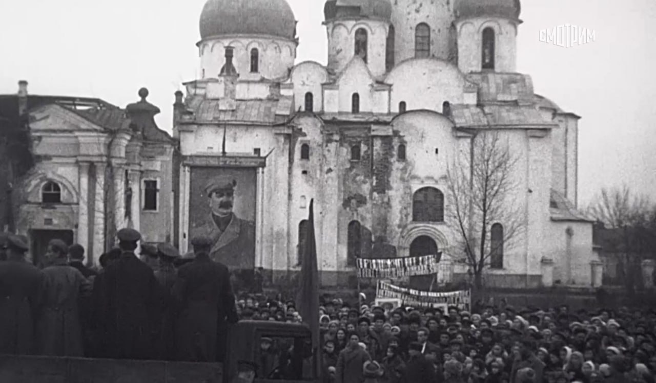 В федеральном телеэфире показали исторические кадры освобожденного Новгорода
