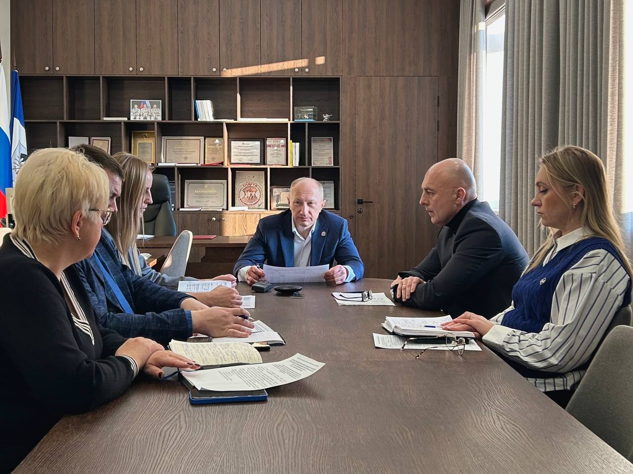 В правительстве Новгородской области обсудили уборку дорог от снега