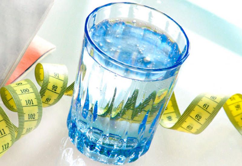 Скрытые риски чрезмерного потребления воды: как не навредить своему здоровью