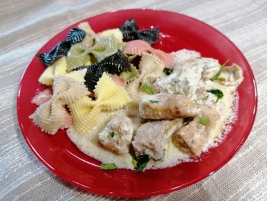 Нежная куриная грудка в сливочно-сырном соусе: простой и аппетитный рецепт