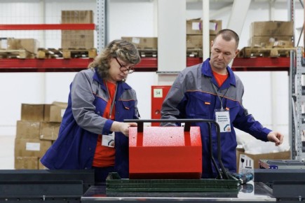 Губернатор Новгородской области Александр Дронов опубликовал пост в мессенджере Max, посвященный началу производства год назад в особой экономической зоне «Новгородская» электрических тепловых пушек, завес и вентиляторов