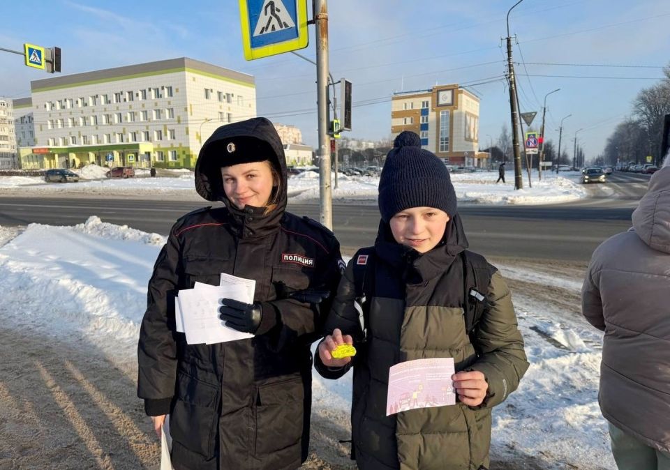 На нерегулируемых пешеходных переходах областного центра прошли разъяснительные встречи сотрудников Госавтоинспекции с участниками дорожного движения
