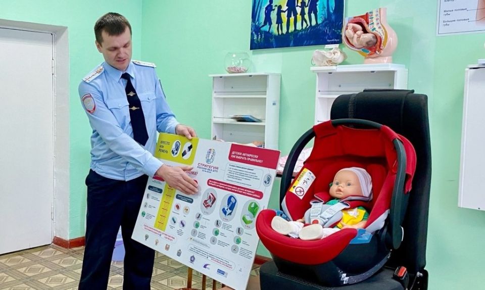 Учреждения здравоохранения области продолжают становиться площадками по обучению будущих родителей правилам перевозки детей в салонах транспортных средств