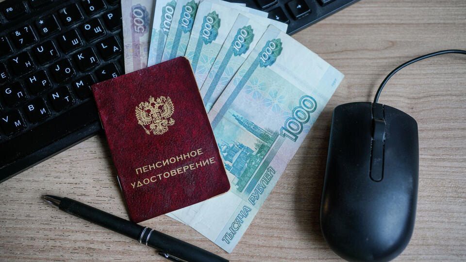 Пенсии работающих россиян достигли нового рекорда