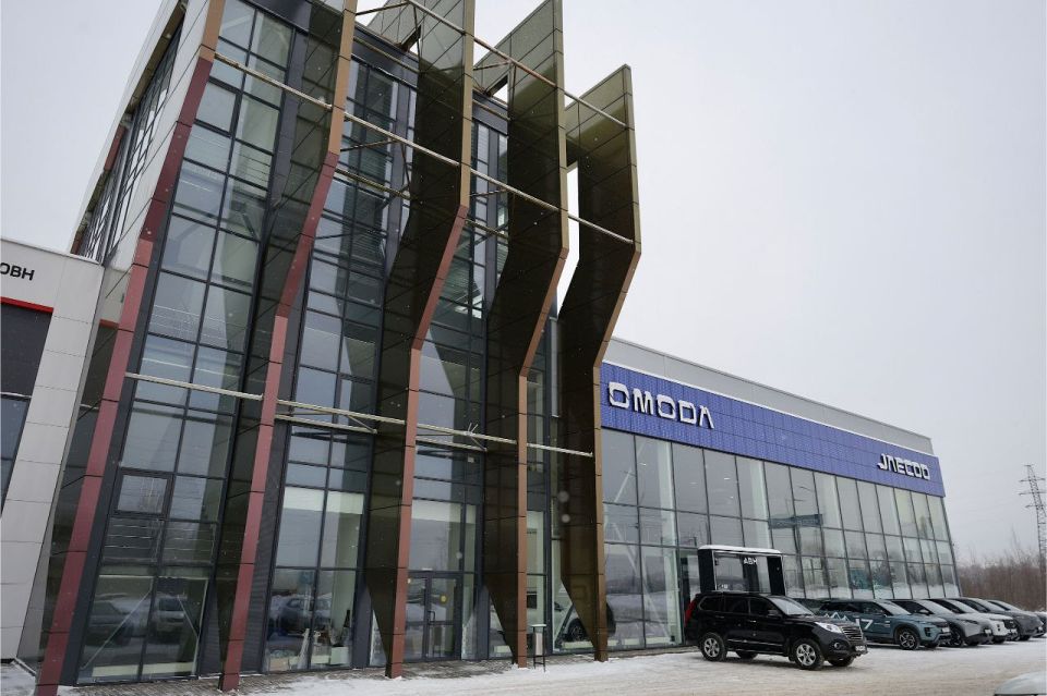 Юрий Бобрышев посетил «НовгородГАЗавтосервис» – одно из ведущих автосервисных предприятий Великого Новгорода и области